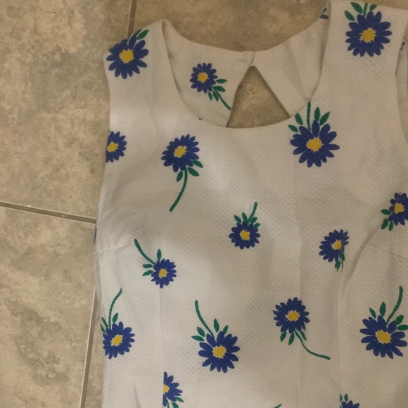 Sunflowered white dress - Picture 7 of 7